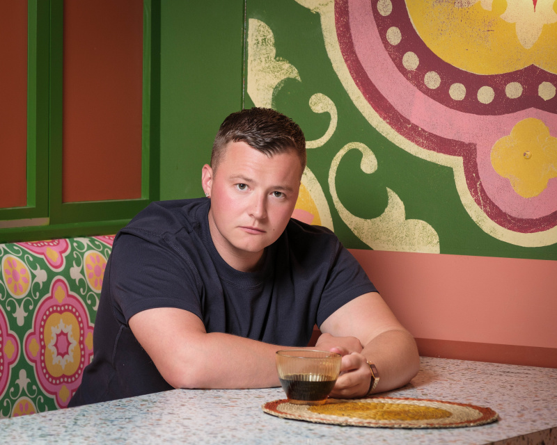   Hollyoaks'taki Robbie Roscoe'yu Charlie Wernham canlandırıyor.