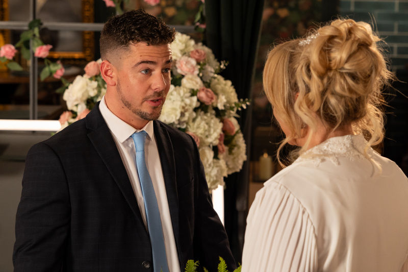 Спойлери на Hollyoaks: Джоел Декстър пропуска раждането на момиченцето си?