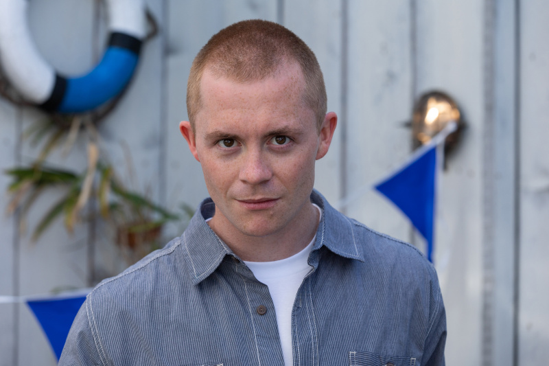  Maxine er fast bestemt på å fange Eric ut i Hollyoaks.