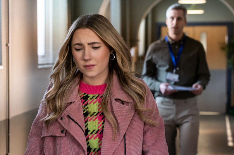 Spoilers Hollyoaks: Peri Lomax descoperă MARELE secret al lui Yazz!