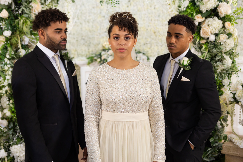  Olivia podviedla princa (vľavo) s jeho bratom Hunterom (vpravo) v Hollyoaks.