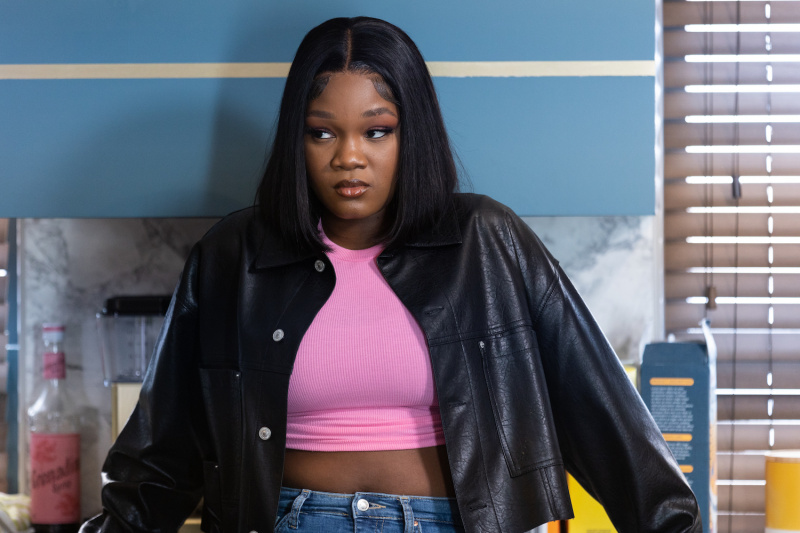 Hollyoaks-spoilerit: selviääkö Zoe Anderson irtisanomisesta?