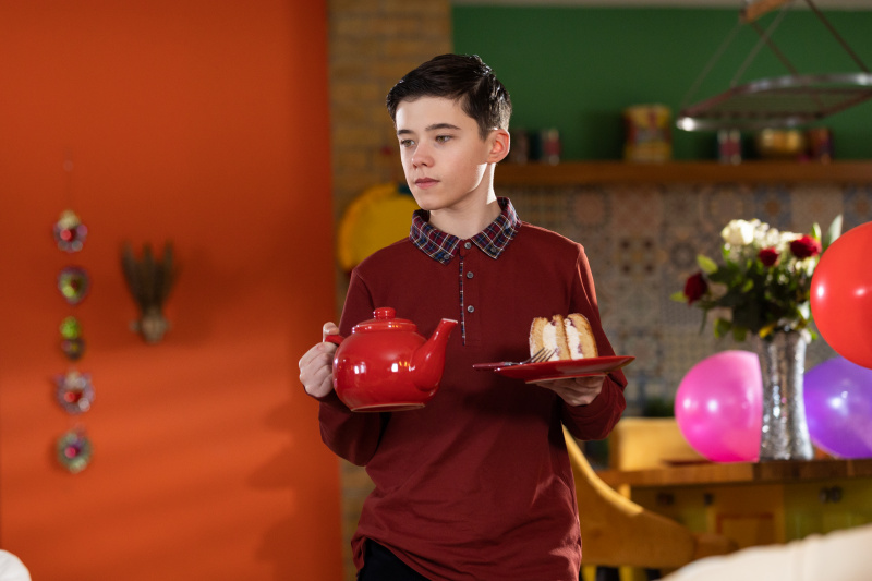   Bobby fait une apparition surprise pour maman's Day!