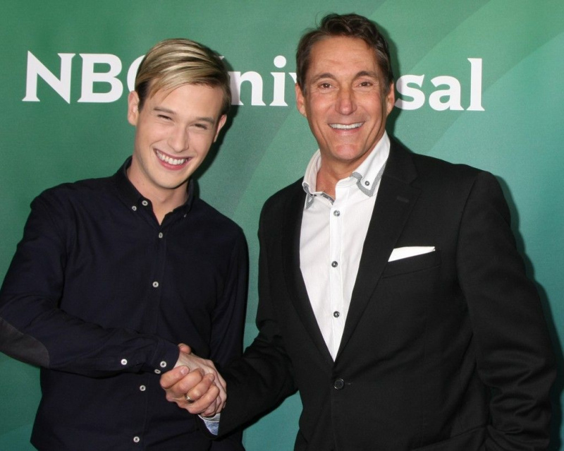 Hollywood Medium With Tyler Henry (E!) and it
