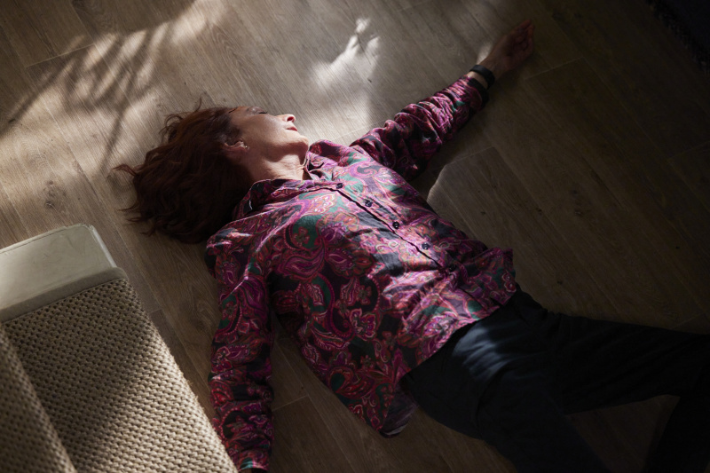  Spoilers em casa e fora de casa, Irene Roberts
