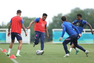 Inglane Reece James astub Inglismaa treeningul St George