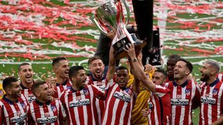 La Liga - Οι παίκτες της Ατλέτικο Μαδρίτης γιορτάζουν με το τρόπαιο στο στάδιο Wanda Metropolitano στη Μαδρίτη στις 23 Μαΐου 2021 μετά την κατάκτηση του τίτλου του Ισπανικού Πρωταθλήματος Liga.