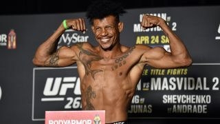 UFC 261Prelimsのライブストリームを視聴する方法