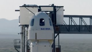 Kā skatīties, kā Džefs Bezoss un Blue Origin dodas kosmosā