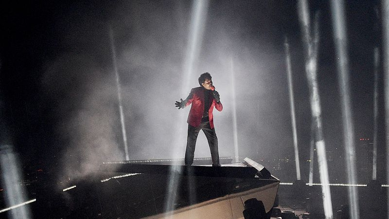 The Weeknd που εμφανίζει στα MTV Video Music Awards 2020.