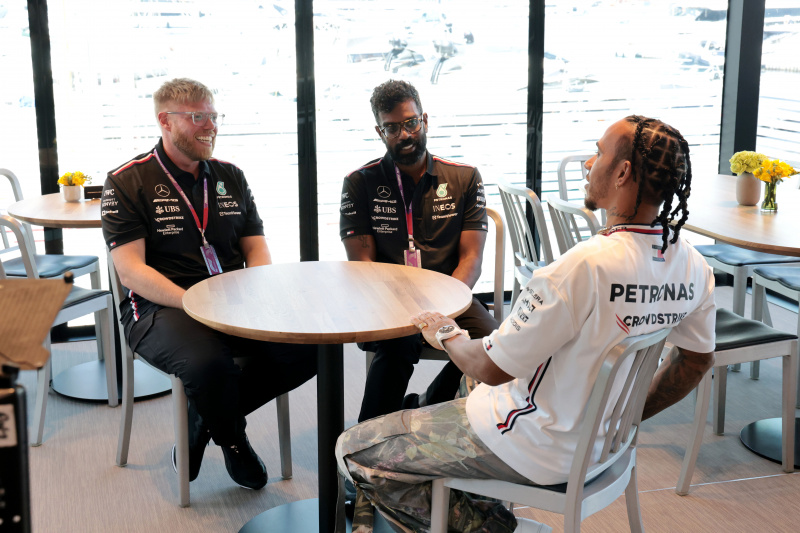   Rob in Romesh proti F1