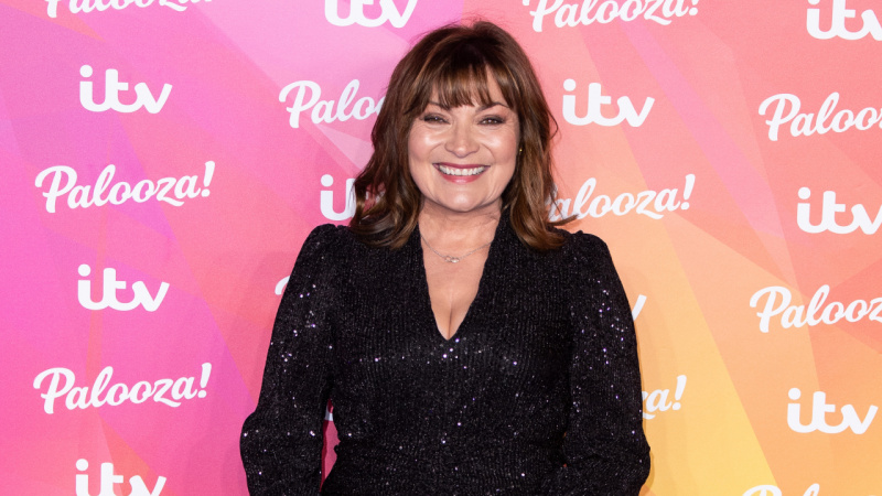 Lorraine Kelly esitas Twitteri kontole repliigi, mis jälgib tema Lorraine'i saatest puudumisi