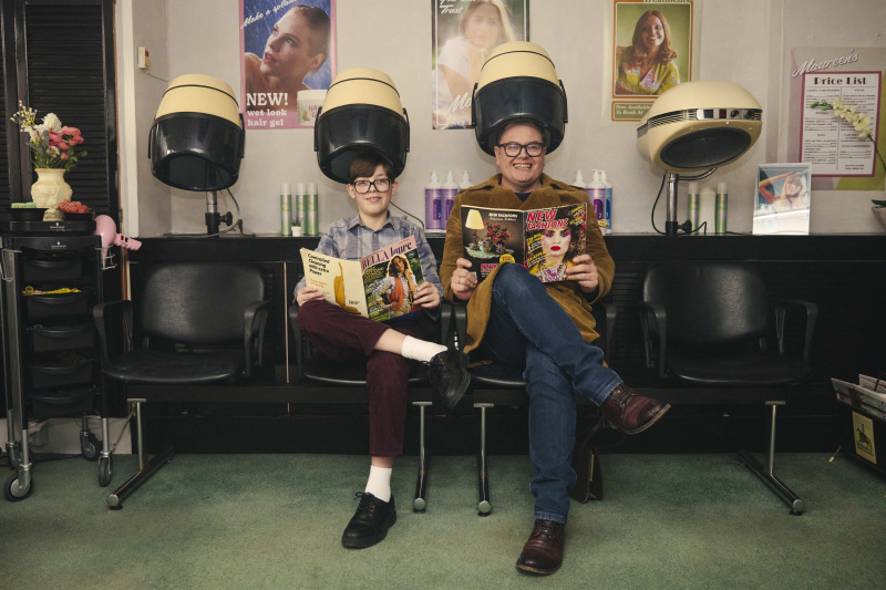  Changing Ends, zvijezde Oliver Savell i Alan Carr u frizerskom salonu
