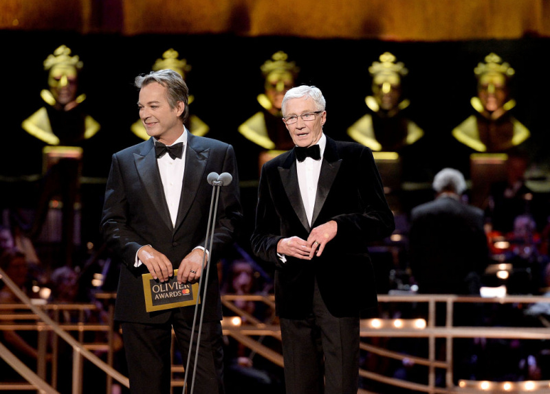  จูเลียน คลารี และพอล โอ'Grady at the Olivier Awards