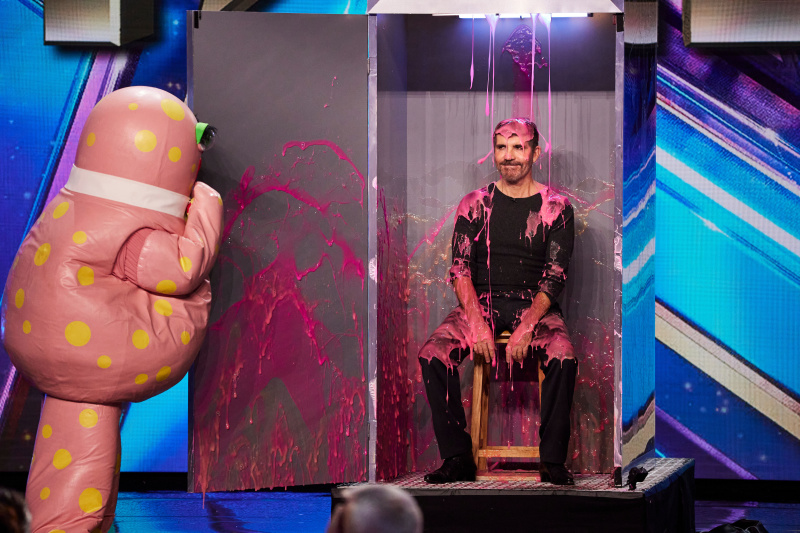   Simon Cowell ถูกนาย Blobby ผอมลง