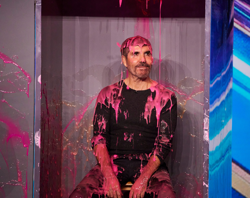   Simon Cowell ถูกนาย Blobby จ่อปืน