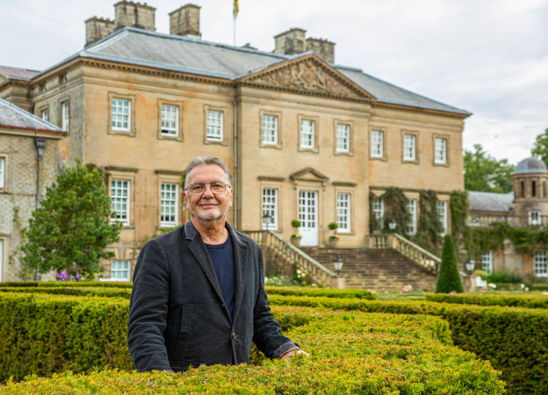   Ο Raymond στο Dumfries House.