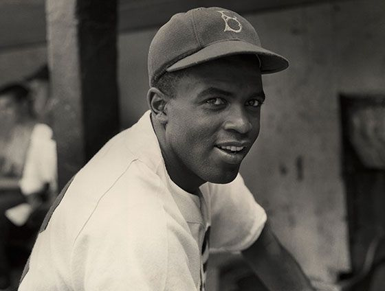 Ken quema a Jackie Robinson, el jugador más importante del béisbol