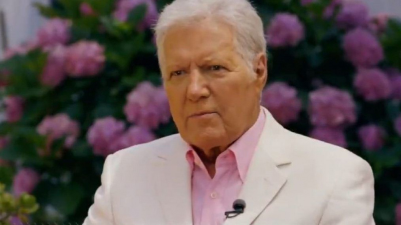 Alex Trebek szczerze opowiada o swojej walce z rakiem i wraca do „Jeopardy!” (WIDEO)