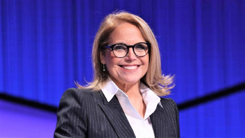 Katie Couric går inn som den første kvinnelige gjesten på 'Jeopardy!'