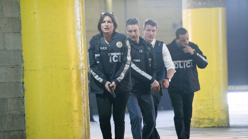 Dick Wolf y 'Law & Order: SVU' emiten un sonido en su renovación récord