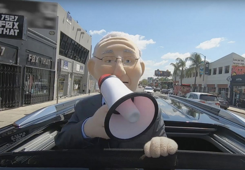Fauci uz ielas! Skatiet, kā doktors liek cilvēkiem valkāt maskas filmā “Būsim reāli” (VIDEO)