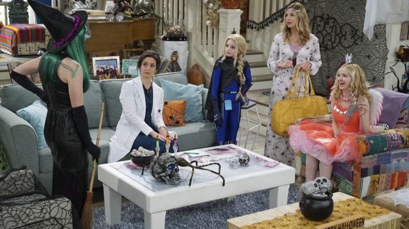 Det är en Liv och Maddie: Cali Style Halloween (VIDEO)