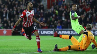 Southampton på toppen, da Redmond-målet sænker det tandløse Liverpool