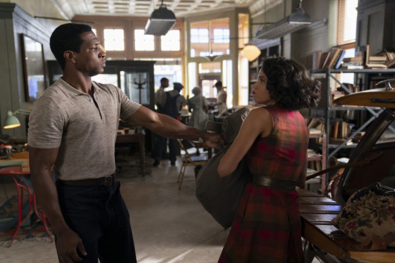 Jonathan Majors y Jurnee Smollett en Lovecraft Country Episodio 4