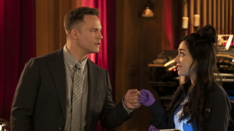 Scott Porter Aimee Garcia Lucifer Saison 6 Épisode 1 Corbett Her