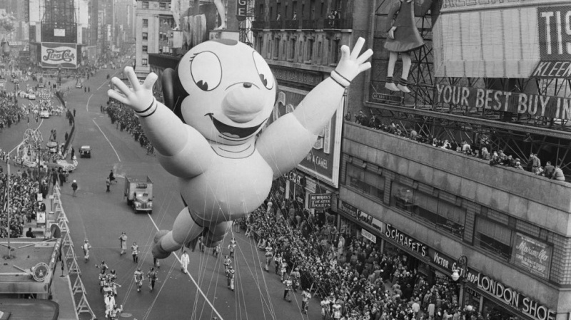 Macy's Thanksgiving Day Parade EP Susan Tercero ger den inre skopa på ballongerna