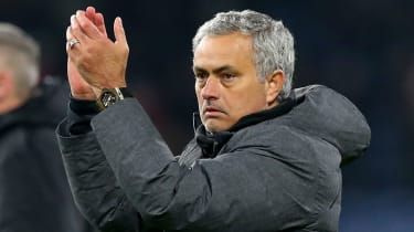 Jose Mourinho podpisuje nową umowę - czy Cristiano Ronaldo jest następny w Man Utd?