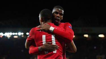 Paul Pogba dubbelstrejk får Manchester United i rörelse igen
