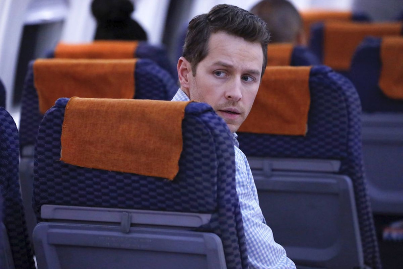 Josh Dallas Manifest Stagione 3 Volo 828 Chiamata in aereo