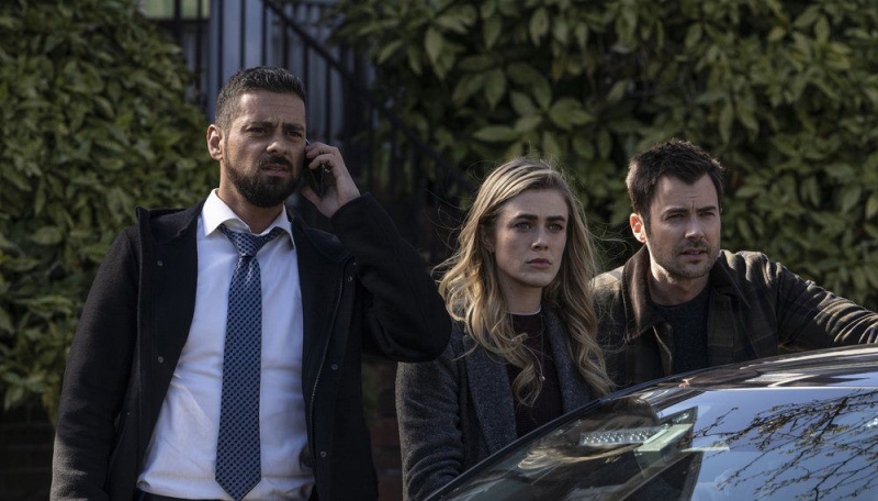 J.R.Ramirez като Jared Vazquez, Melissa Roxburgh като Michaela Stone, Matt Long като Zeke Landon
