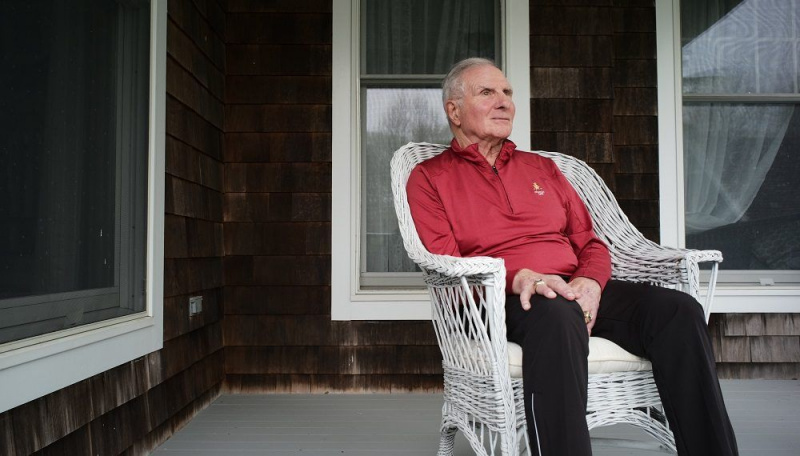 Le réalisateur Bentley Weiner explique pourquoi HBO Sports '' Les nombreuses vies de Nick Buoniconti '' est plus grand qu'une histoire de football