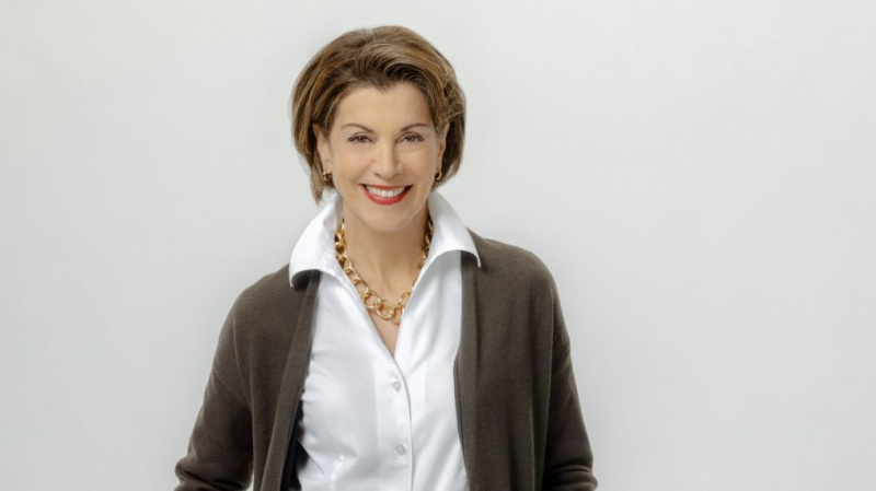 Wendie Malick habla de regresar al sello distintivo por 'Casarse con Papá Noel'