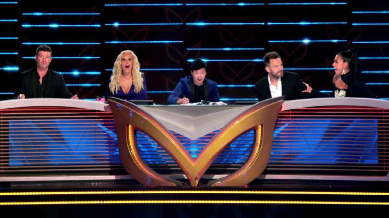 'The Masked Singer': Fox tipsar om överraskande anslutning till domarna (VIDEO)