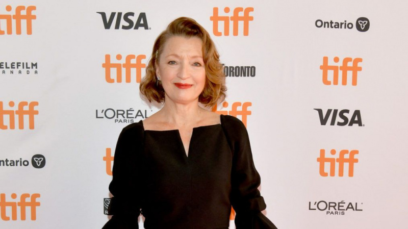 'The Crown', estrela Lesley Manville, para liderar adaptação para TV de 'Magpie Murders' para PBS e BritBox