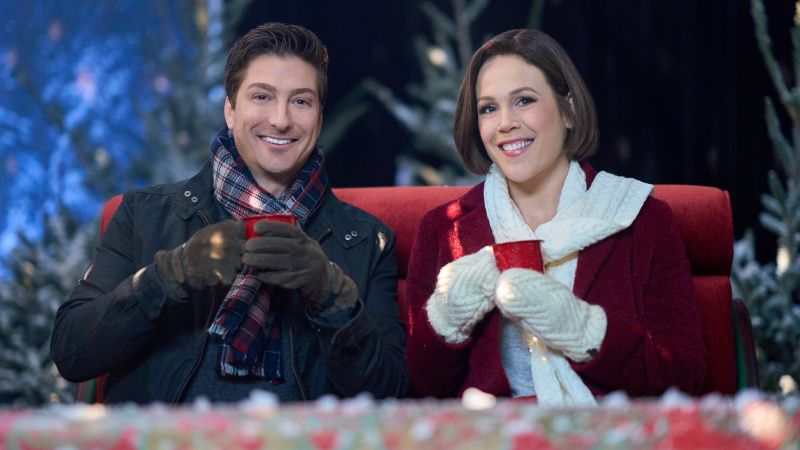   Daniel Lissing, Erin Krakow στο Santa Tell Me