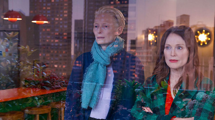 Tilda Swinton și Julianne Moore în Camera de alături