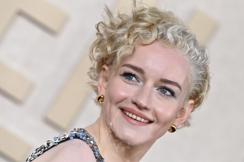   Julia Garner sa ujme hlavnej úlohy Apartment 7A.