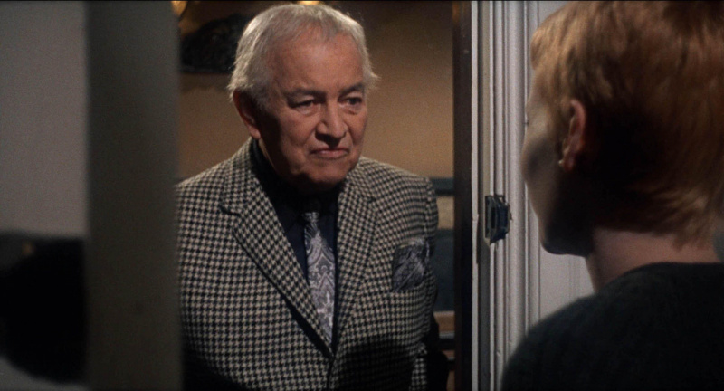   Sidney Blackmer ako Roman Castavet vo filme Rosemary's Baby.