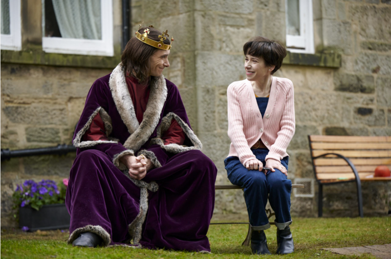   Richard III (Harry Lloyd) และ Philippa Langley (Sally Hawkins)