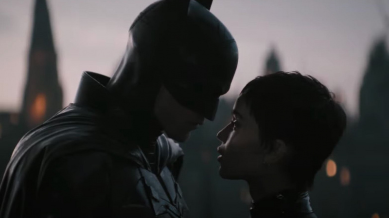   Robert Pattinson และ Zoe Kravitz ใน'The Batman'.