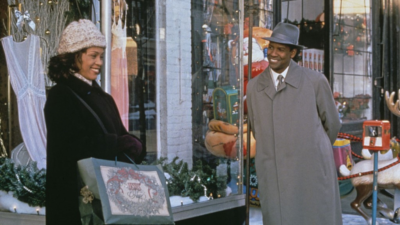   Whitney Houston și Denzel Washington în rolul Julia și Dudley la cumpărături în The Preacher's Wife