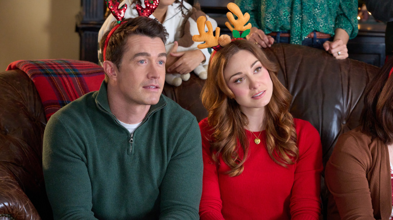   โรเบิร์ต บัคลี่ย์, เอมี่ โกรนิงเข้า'Twas the Date Before Christmas