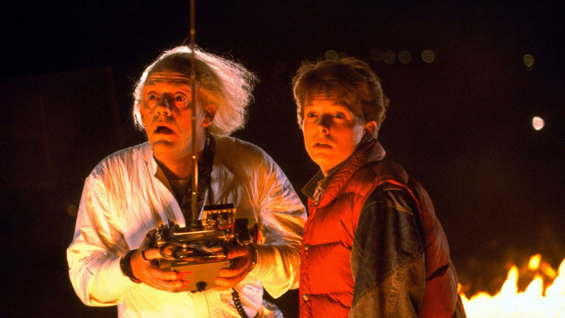   Christopher Lloyd a Michael J. Fox vo filme Návrat do budúcnosti