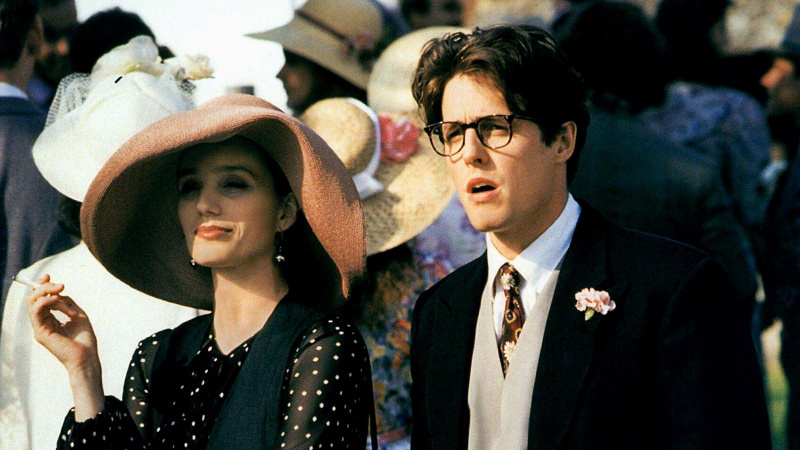  Kristin Scott Thomas a Hugh Grant vo filme Štyri svadby a jeden pohreb