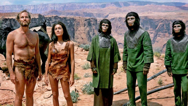   Charlton Heston, Linda Harrison, Kim Hunter, Roddy McDowall a Lou Wagner vo filme Planéta opíc